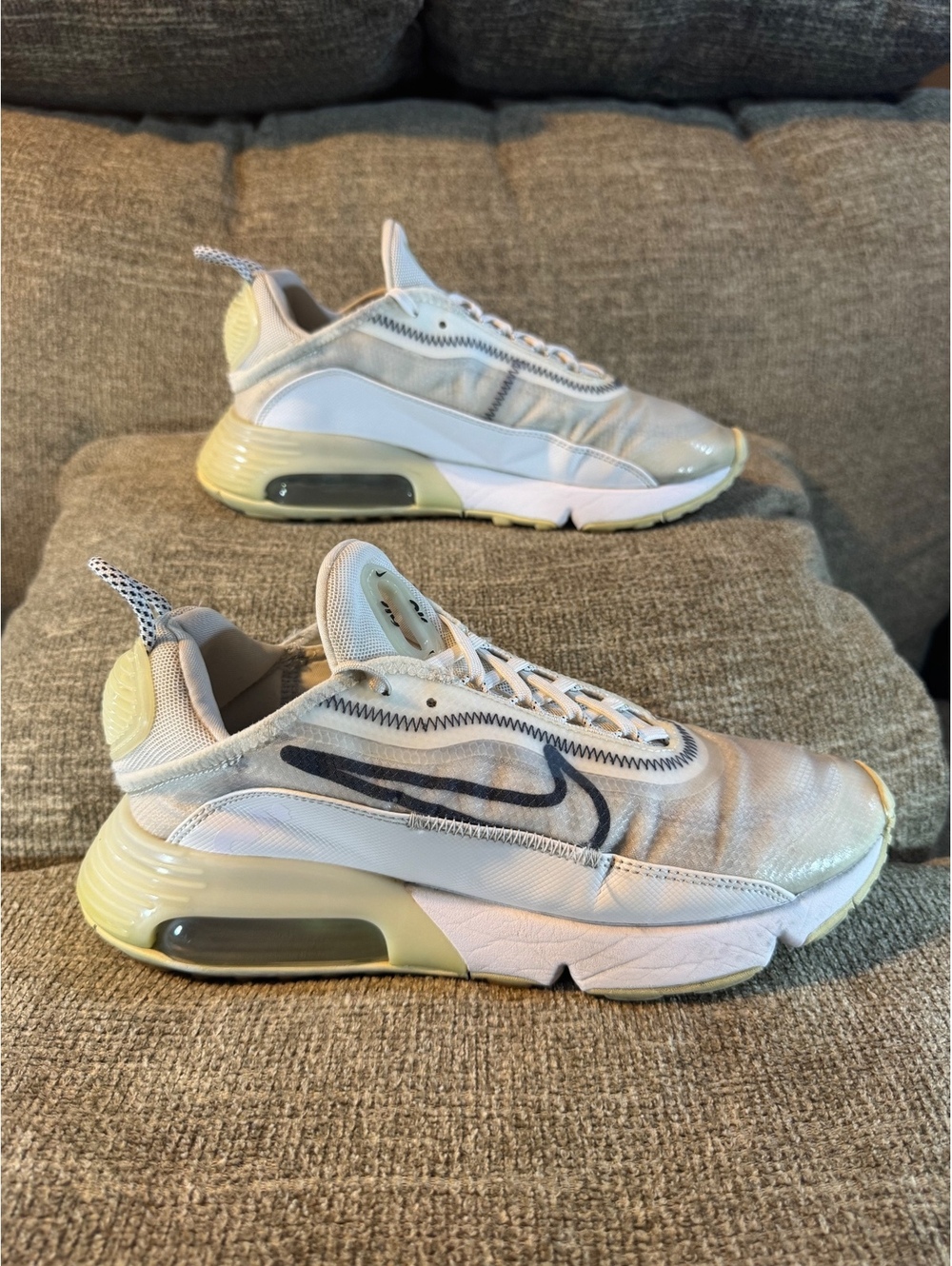 Nike Air Max 2090 White Black Women's Size 8.5 CK2612-100